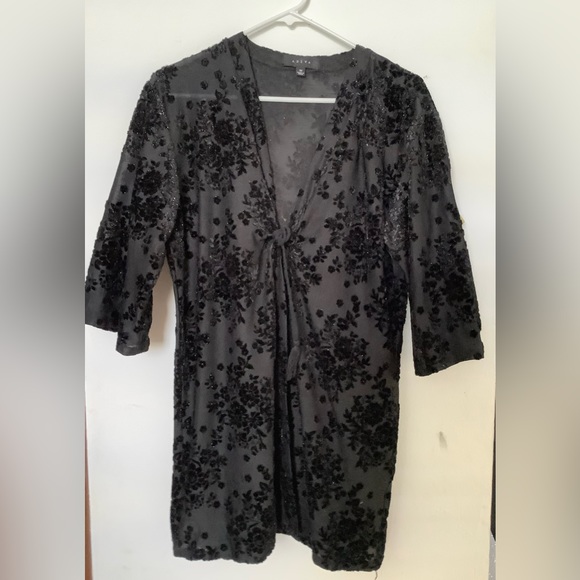 Black blouse - Picture 1 of 2